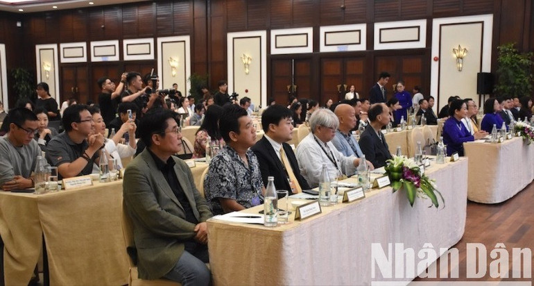 Ban giám khảo các hạng mục phim tham dự họp báo sáng ngày 29/6. (Ảnh: ANH ĐÀO) dsc-0167-4079.jpg