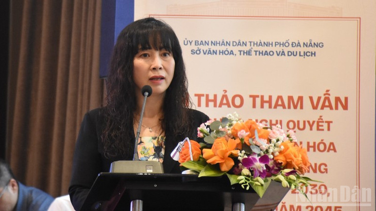 Cik Truong Thi Hong Hanh, Pengarah Jabatan Kebudayaan, Sukan dan Pelancongan bandar Da Nang menyampaikan ucapan perasmian di Bengkel tersebut. ndo_br_chi-hanh-1-9470.jpg