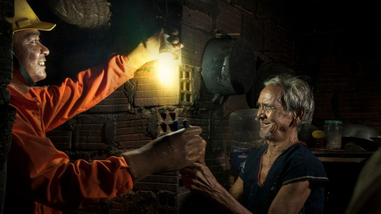 Hành trình nửa thể kỷ mang ánh sáng đến mọi nhà của EVNCPC. anh-2-1-719.jpg