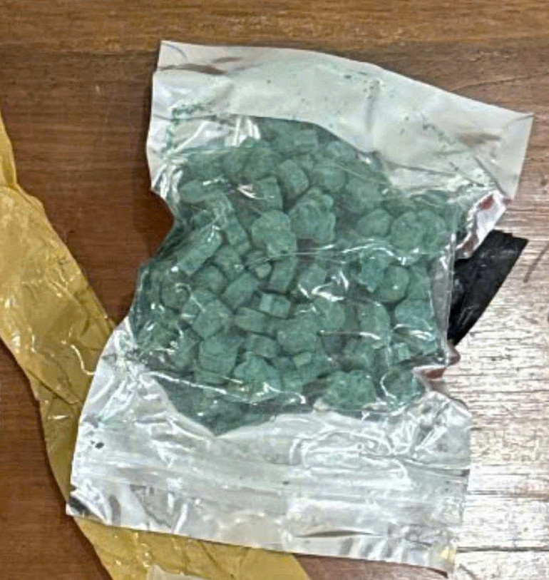 Tang vật vụ án. (Ảnh Công an cung cấp) 4f70e18ac88c41d2189d.jpg