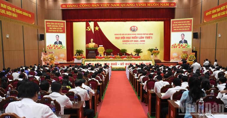 Bí thư Thành ủy Đà Nẵng Nguyễn Văn Quảng phát biểu giao nhiệm vụ tại đại hội. ndo_br_dsc-2614.jpg