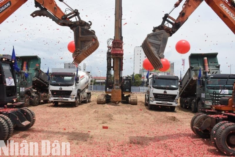 Khởi công dự án trọng điểm trong ngày đầu tiên đi vào hoạt động của thành phố Đà Nẵng mới. (Ảnh: ANH ĐÀO) 6-9582.jpg