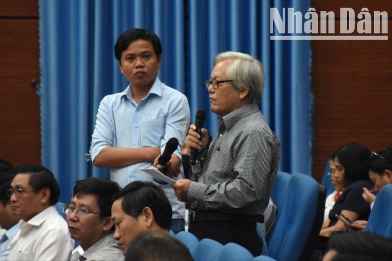 Cử tri Đà Nẵng đề xuất, kiến nghị nhiều vấn đề dân sinh đến các đại biểu Quốc hội. cu-tri-9741.jpg