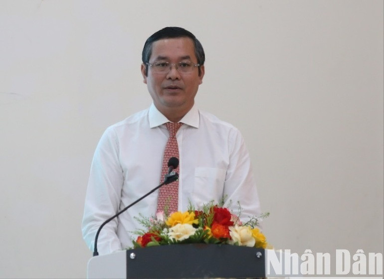 Thứ trưởng Giáo dục-Đào tạo Nguyễn Văn Phúc phát biểu tại buổi lễ. (Ảnh: ANH ĐÀO) 7730d0407f09c9579018-2438-4731.jpg