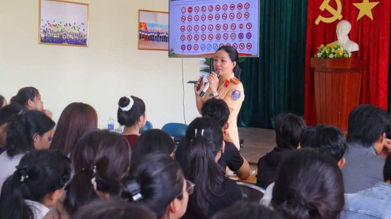 Công an thành phố Đà Nẵng đồng hành cùng học sinh, sinh viên Đà Nẵng vì một trường học an toàn, bình yên. ee20e0c50dfa86a4dfeb-4589.jpg
