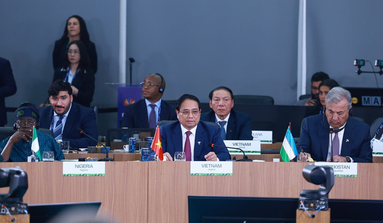 Thủ tướng Phạm Minh Chính phát biểu tại Phiên thảo luận cấp cao "Tăng cường chủ nghĩa đa phương, các vấn đề kinh tế-tài chính và trí tuệ nhân tạo". (Ảnh: Dương Giang/TTXVN) 6.jpg