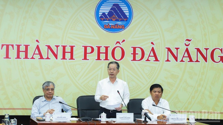 Bí thư Thành ủy Đà Nẵng Nguyễn Văn Quảng phát biểu tại cuộc họp. (Ảnh: ANH ĐÀO) ndo_br_45fac5bdb5e03ebe67f1-3517.jpg