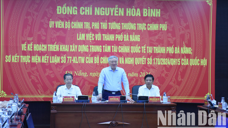 Phó Thủ tướng Thường trực Nguyễn Hòa Bình chủ trì buổi làm việc với thành phố Đà Nẵng, chiều ngày 21/6. (Ảnh: ANH ĐÀO) anh-1-5519.jpg