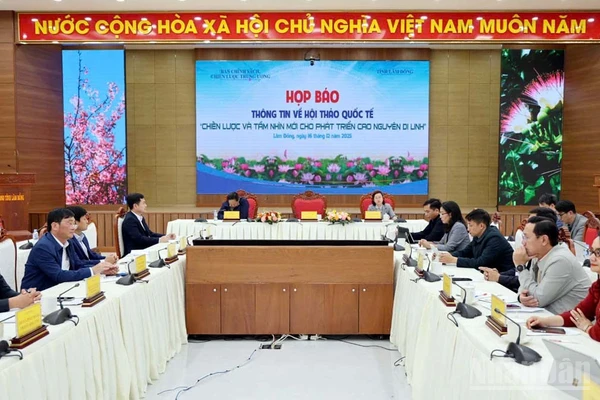 Quang cảnh họp báo.