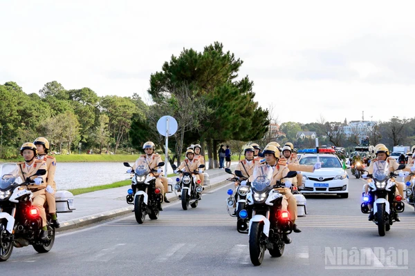 Các lực lượng Công an tỉnh Lâm Đồng ra quân thực hiện đợt cao điểm bảo đảm an ninh, an toàn các sự kiện lớn của đất nước và trên địa bàn tỉnh.