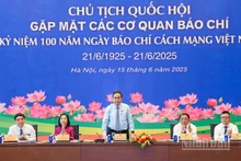 Chủ tịch Quốc hội Trần Thanh Mẫn và các đại biểu chủ trì gặp mặt.