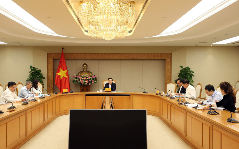 Phó Thủ tướng Trần Hồng Hà làm việc với Bộ Nông nghiệp và Môi trường và các bộ, ngành liên quan về Dự án Nghị định chuẩn nghèo đa chiều quốc gia giai đoạn 2026-2030. Ảnh VGP