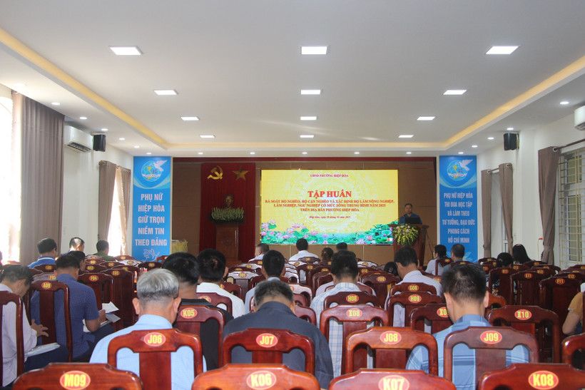 Phường Hiệp Hòa tập huấn rà soát hộ nghèo, hộ cận nghèo, hộ làm nông, lâm, ngư nghiệp có mức sống trung bình trên địa bàn. 