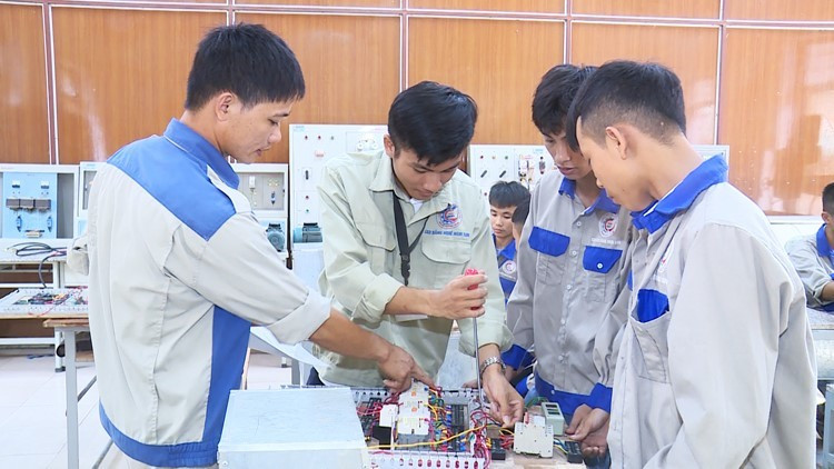 Đào tạo nghề ở Thanh Hóa, góp phần giảm hộ nghèo, phát triển kinh tế.