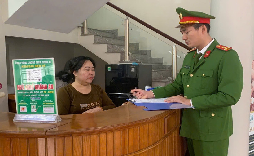 Công an phường Yên Tử siết chặt quản lý các cơ sở lưu trú