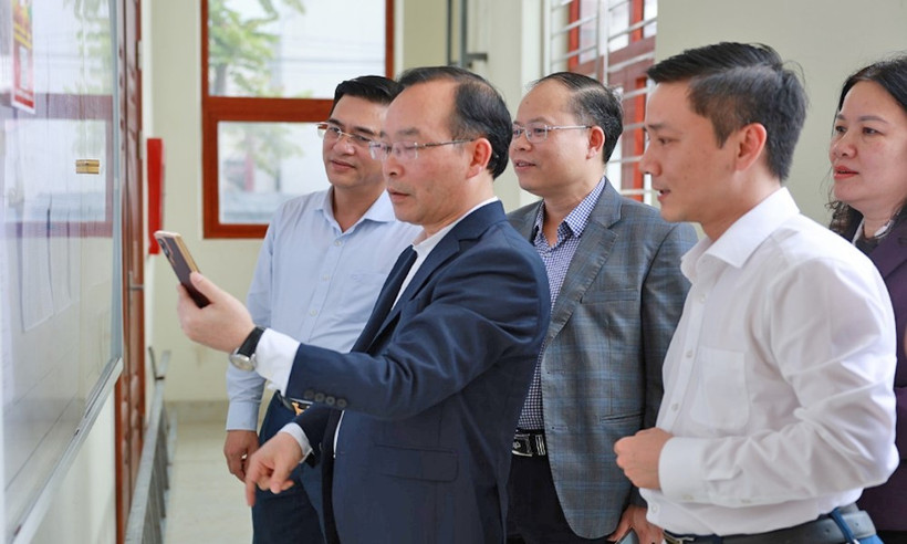 Tổ giám sát số 1 thuộc Đoàn giám sát Hội đồng nhân dân tỉnh Bắc Ninh giám sát công tác chuẩn bị bầu cử đại biểu Quốc hội khóa XVI và đại biểu Hội đồng nhân dân các cấp nhiệm kỳ 2026 - 2031 tại phường Tân Tiến, ngày 25/2. 