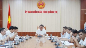 Chủ tịch Ủy ban nhân dân tỉnh Quảng Trị Trần Phong chủ trì buổi làm việc với các ngành, đơn vị liên quan, nghe báo cáo các dự án chậm tiến độ trên địa bàn. 