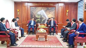 Bí thư Tỉnh ủy Quảng Trị Lê Ngọc Quang tiếp Đại sứ Nhật Bản Ito Naoki và đoàn công tác.