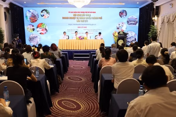 Quang cảnh buổi đối thoại.