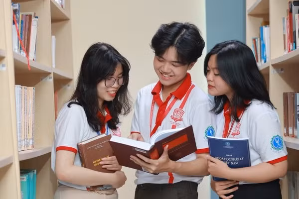 Sinh viên Trường đại học Luật Thành phố Hồ Chí Minh nghiên cứu, học tập. (Ảnh: ULAW) 