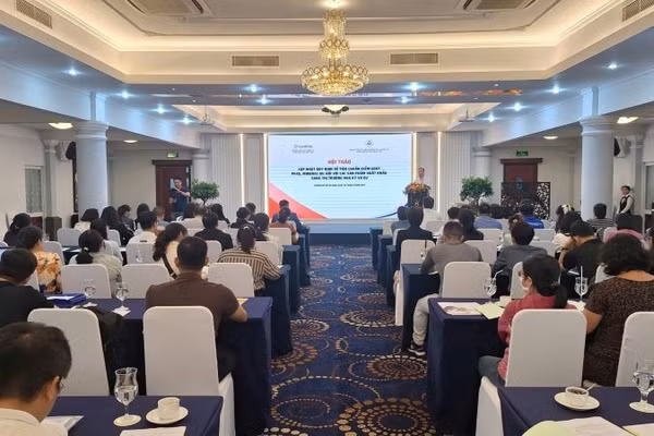 Quang cảnh hội thảo “Cập nhật quy định về tiêu chuẩn kiểm soát PFAS, Mineral Oil đối với các sản phẩm xuất khẩu sang thị trường Hoa Kỳ và EU”.