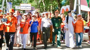 Nguyên lãnh đạo Đảng, Nhà nước đi bộ đồng hành vì nạn nhân da cam/dioxin. (Ảnh: CTV)