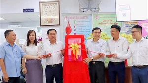 Lễ bàn giao ứng dụng "Giọt máu vàng" phục vụ hiến máu tình nguyện.