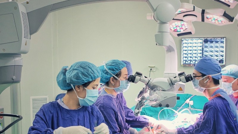 Can thiệp phẫu thuật cho người bệnh. 