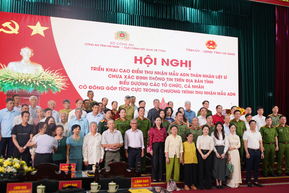 Hội nghị triển khai cao điểm thu nhận mẫu ADN thân nhân liệt sĩ chưa xác định thông tin tại tỉnh Hà Nam. joe08503.jpg