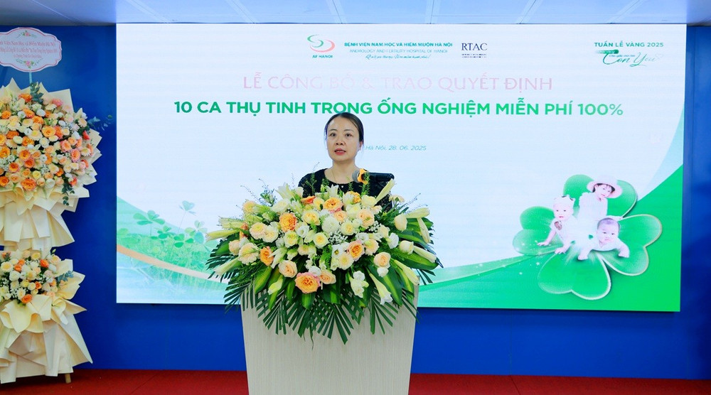 Thạc sĩ, bác sĩ Lê Thị Thu Hiền, Giám đốc chuyên môn Bệnh viện Nam học và Hiếm muộn Hà Nội xúc động chia sẻ tại chương trình. 1-ths-bs-le-thi-thu-hien-giam-doc-chuyen-mon-bv-phat-bieu.jpg