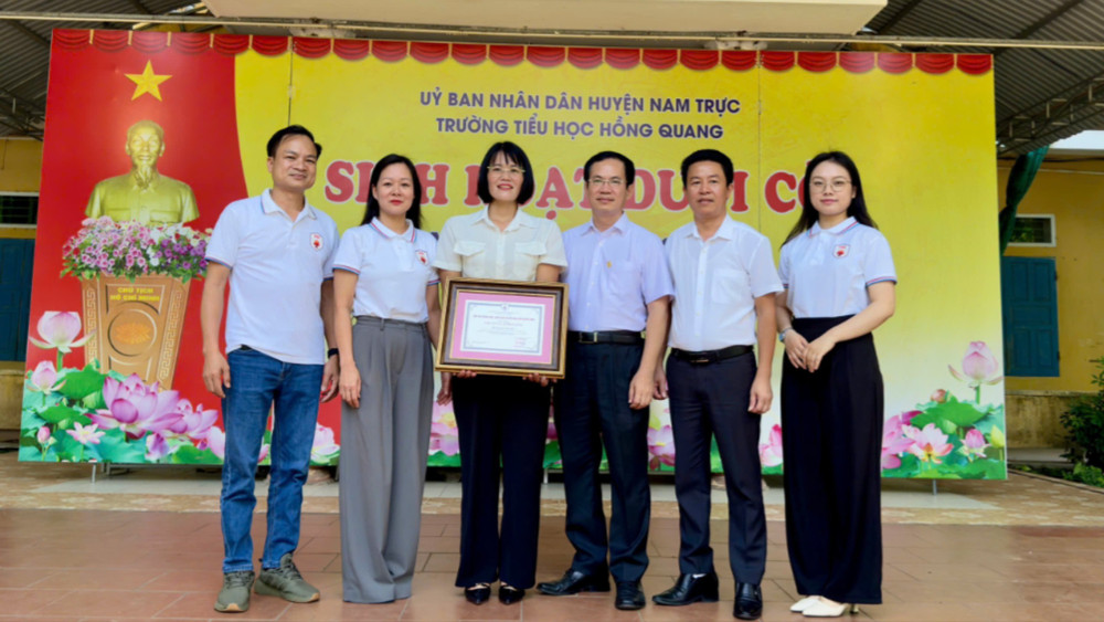 Hiệp hội Phòng cháy chữa cháy và Cứu nạn cứu hộ Việt Nam (VFRA) đã phối hợp với Phòng Cảnh sát Phòng cháy chữa cháy và Cứu nạn cứu hộ, Công an tỉnh Nam Định tổ chức buổi gặp mặt, trao Bằng Tri ân cho cô giáo Nguyễn Thị Mai.