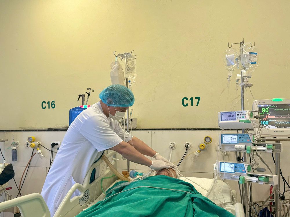 Bệnh nhân nằm điều trị tại Bệnh viện Bệnh Nhiệt đới Trung ương. z6713274130567-08a49d58591025cf694aac8d508469f7.jpg