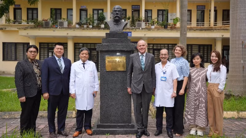 Chủ tịch Liên minh Nghị sĩ Toàn cầu về Phòng, chống Lao và đại diện Chương trình Chống lao Quốc gia.