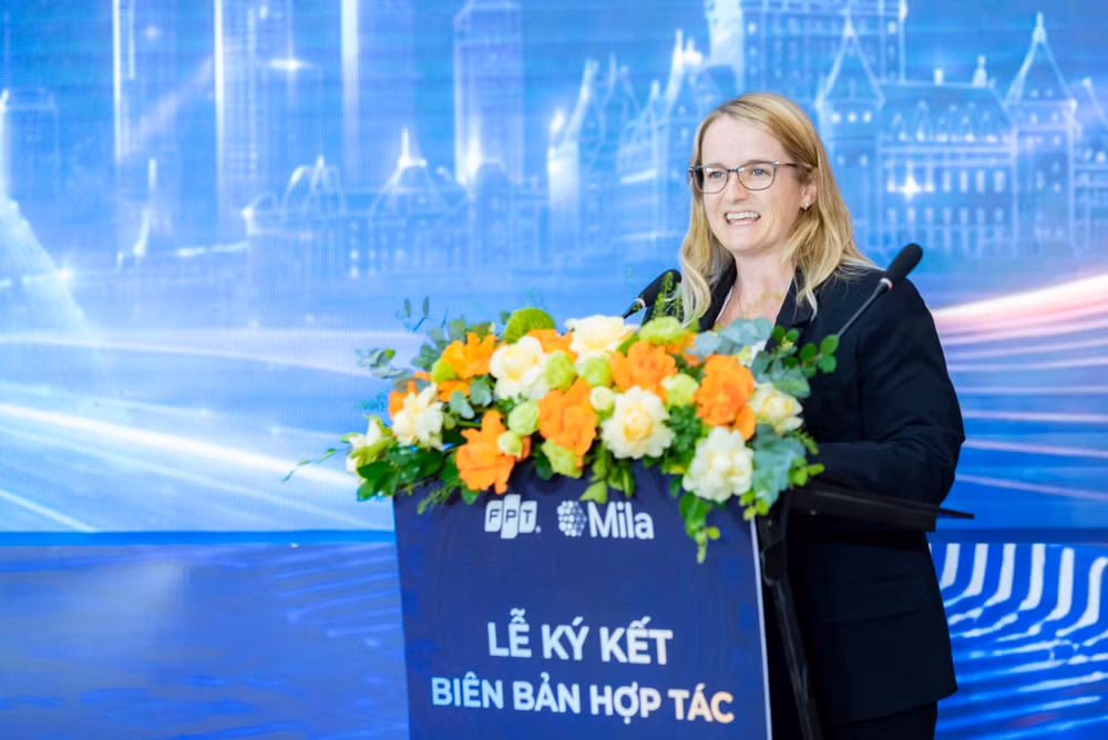 ba-emilie-carrier-dai-bien-lam-thoi-dai-su-quan-canada-tai-viet-nam.jpg