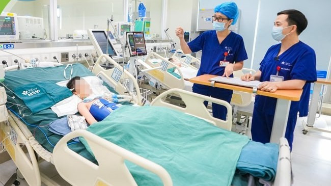 Bệnh nhi đang được điều trị tại Bệnh viện Nhi Trung ương. 