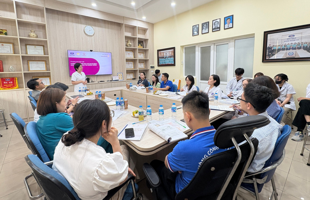 Chia sẻ thông tin về nền tảng hỗ trợ cho bệnh nhân ung thư nữ. 2.jpg