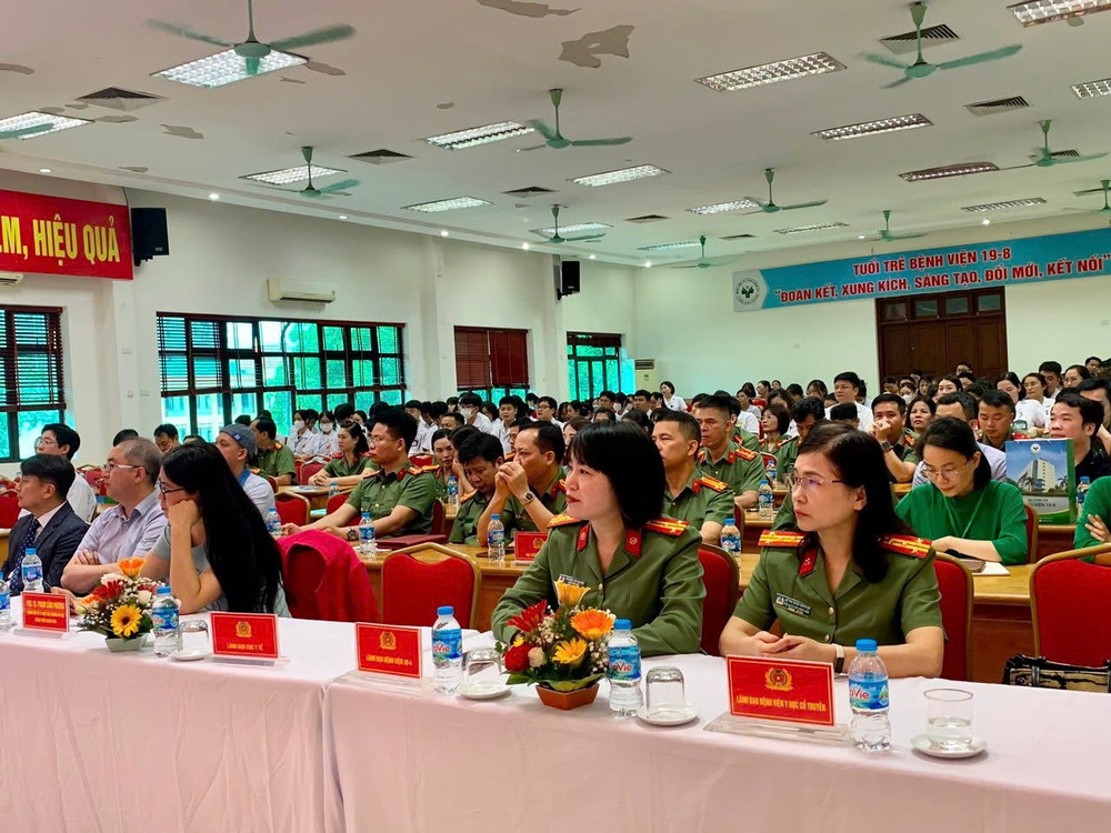 Các đại biểu tham dự Hội thảo. z6677552597444-a5c9c64608360c93eb73bf1cb02f0804.jpg