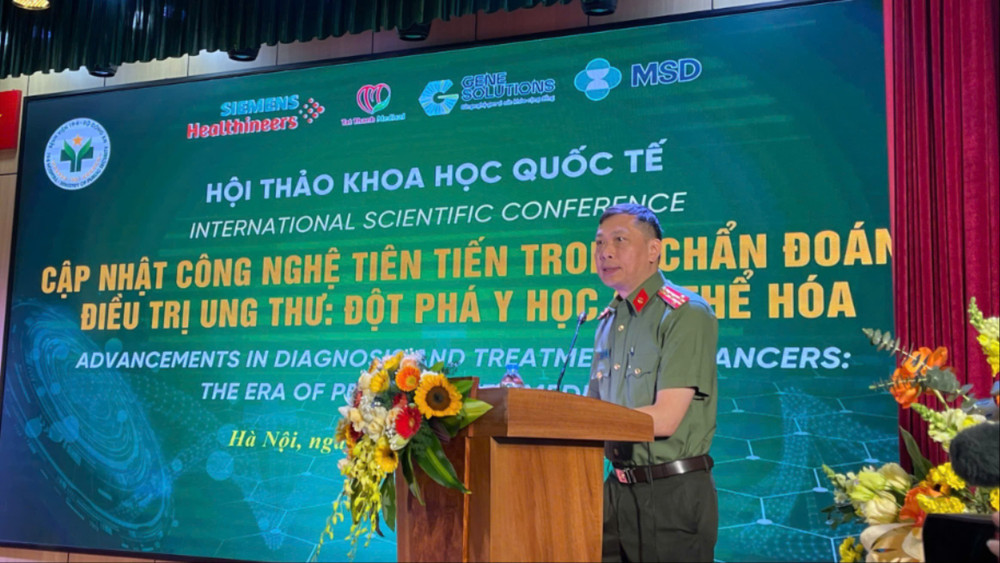 Đại tá, Phó Giáo sư, Tiến sĩ Nguyễn Thanh Tuyền, Giám đốc Bệnh viện 19-8 phát biểu tại Hội thảo.
