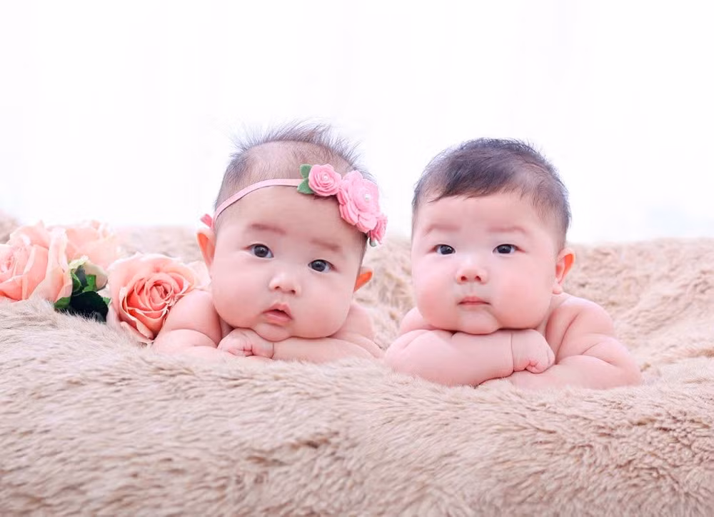 Hai thiên thần nhỏ Lê Duy Hưng và Lê Thùy Linh.