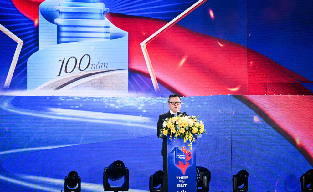 Đồng chí Lê Quốc Minh, Ủy viên Trung ương Đảng, Tổng Biên tập Báo Nhân Dân, Phó Trưởng ban Tuyên giáo và Dân vận Trung ương, Chủ tịch Hội Nhà báo Việt Nam phát biểu khai mạc Lễ trao giải. z6729082318185-04cea7057247fa1a62792bd08adac02f.jpg