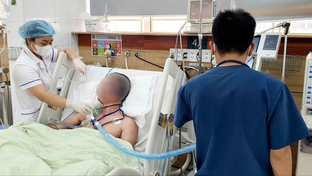 Bệnh nhân đang điều trị tại Bệnh viện Bạch Mai. (Ảnh: BVCC)