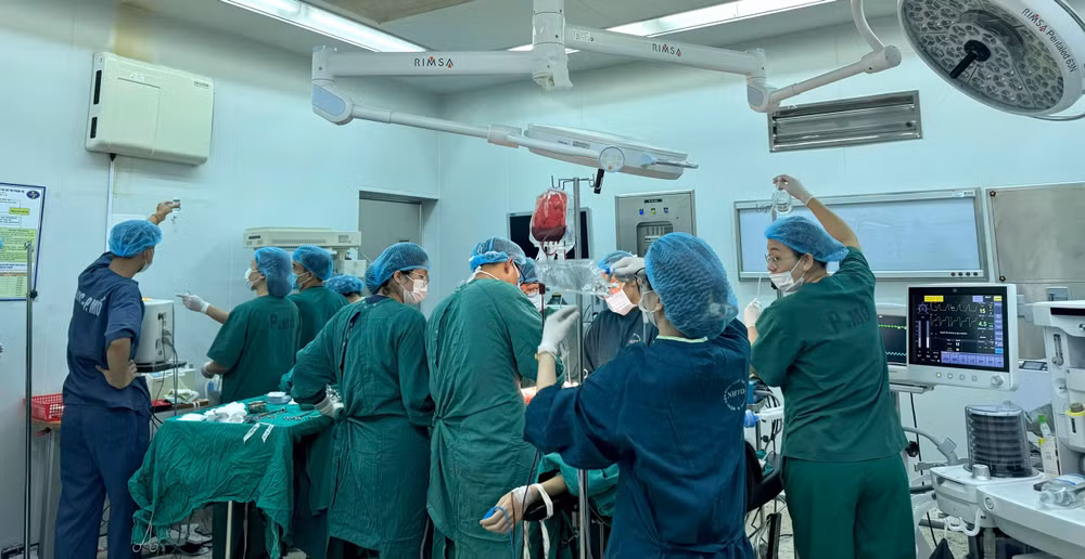 Cấp cứu cho sản phụ.