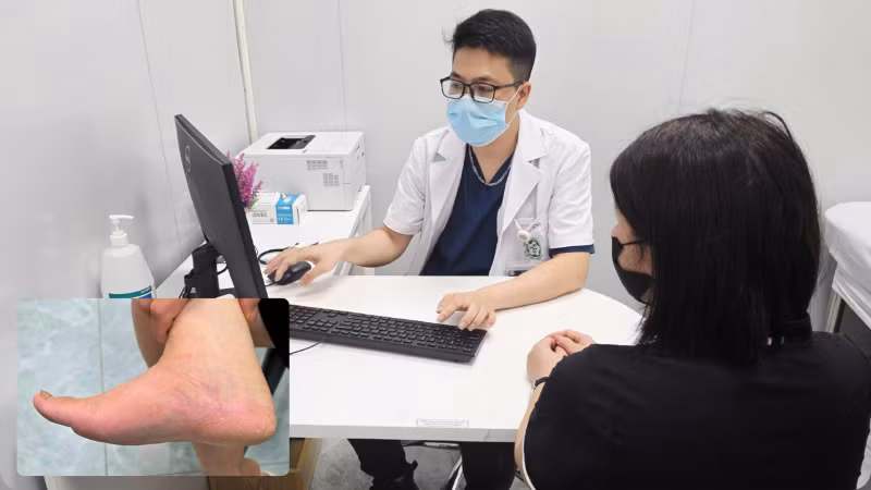 Thạc sĩ, bác sĩ Hoàng Hồng Mạnh, Khoa Da liễu và Bỏng, Bệnh viện Bạch Mai thăm khám cho chị H.