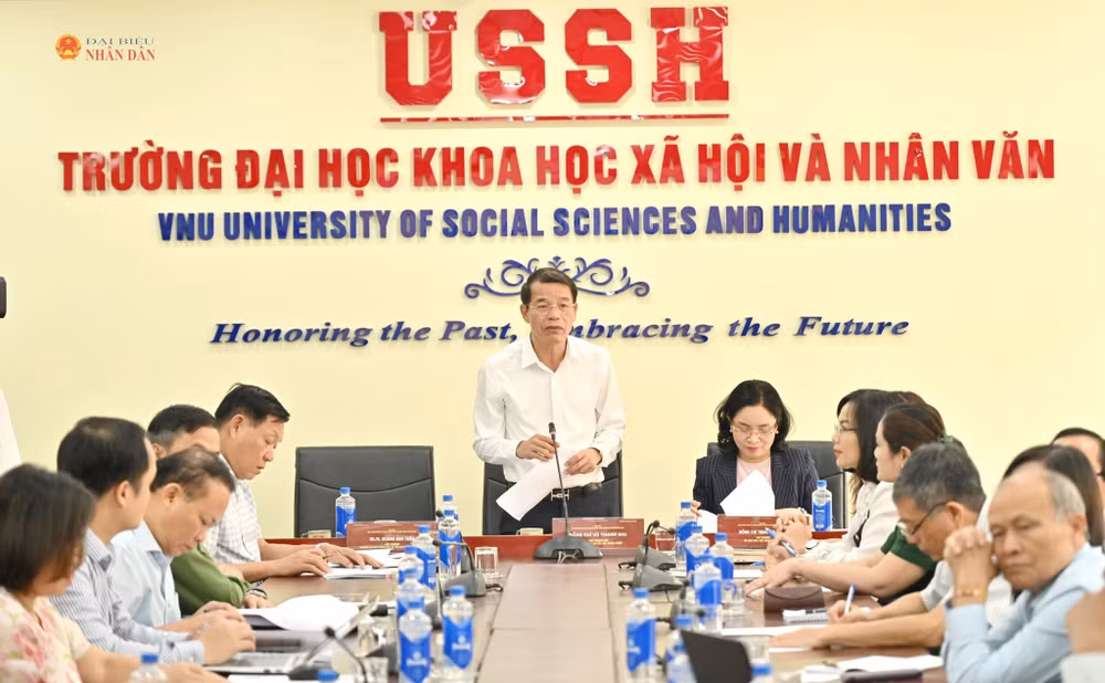 Đồng chí Vũ Thanh Mai, Phó Trưởng Ban Tuyên giáo và Dân vận Trung ương phát biểu chào mừng hội thảo.