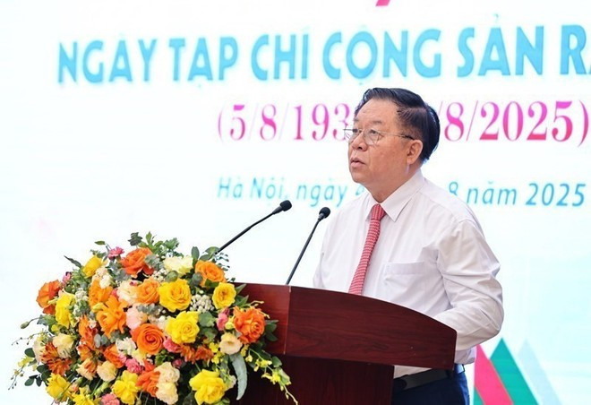 Đồng chí Nguyễn Trọng Nghĩa, Ủy viên Bộ Chính trị, Bí thư Trung ương Đảng, Trưởng Ban Tuyên giáo và Dân vận Trung ương phát biểu tại buổi gặp mặt. 