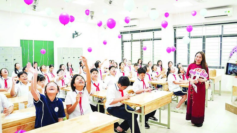 Thầy và trò Trường THCS Giảng Võ tựu trường năm học mới và chính thức triển khai mô hình lớp học số Google.