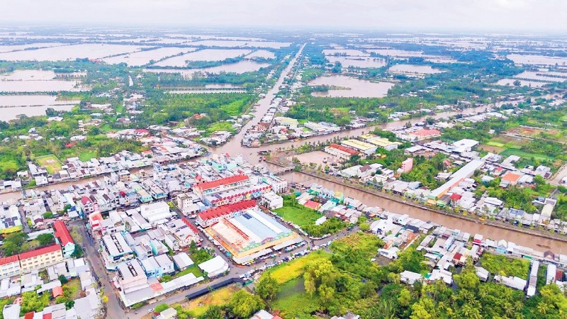 Năm nhánh sông cùng hội tụ về một điểm tạo nên vùng đất Ngã Năm nên thơ bình dị.