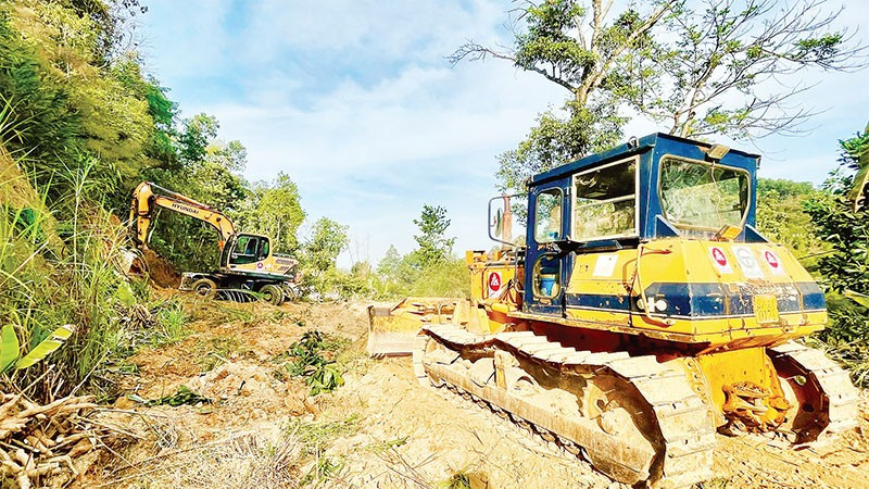 Nhà thầu tập trung máy móc thi công đoạn cuối tuyến ở phường Bắc Kạn, tỉnh Thái Nguyên.