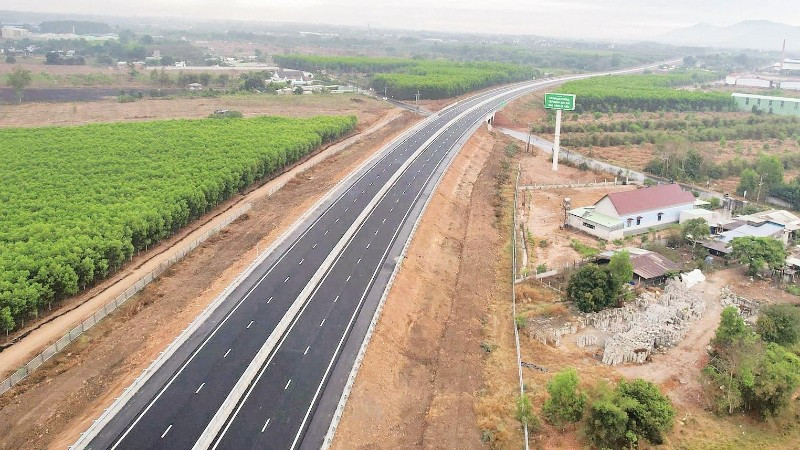 ao tốc Biên Hòa-Vũng Tàu, đoạn qua Thành phố Hồ Chí Minh.