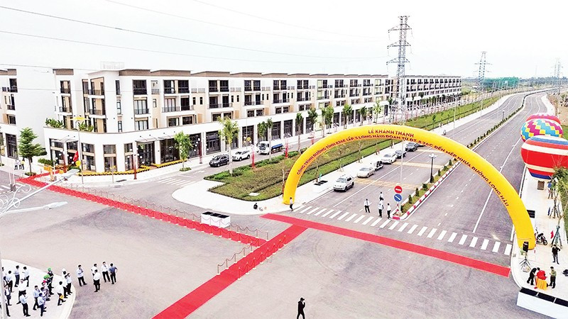 Đường tỉnh 826E kết nối Thành phố Hồ Chí Minh với khu tái định cư Thái Sơn, xã Cần Giuộc, Tây Ninh khánh thành đưa vào sử dụng và khai thác.
